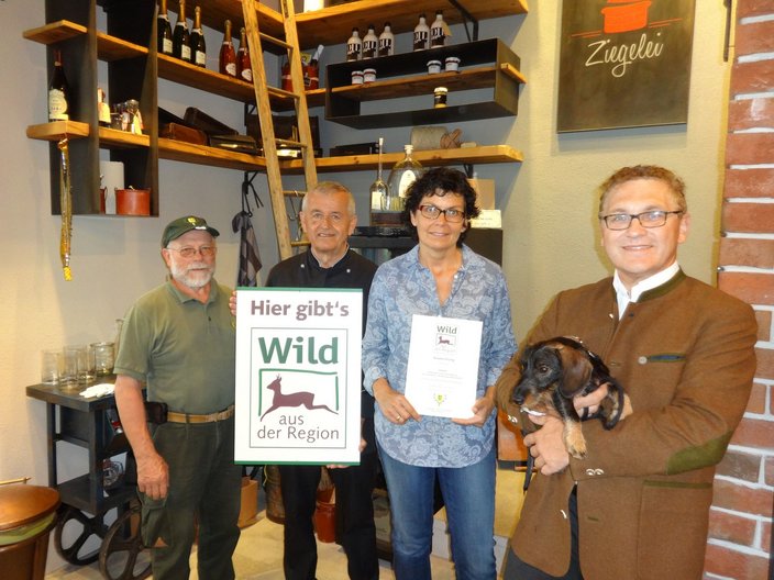 Foto v. l. n. r. Kurt Kirchmann (KJM), Meinrad Reich, Heidi Reich, Hans-Peter Sterk (Jäger)